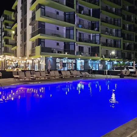 Gorgeous Pool & * Năvodari