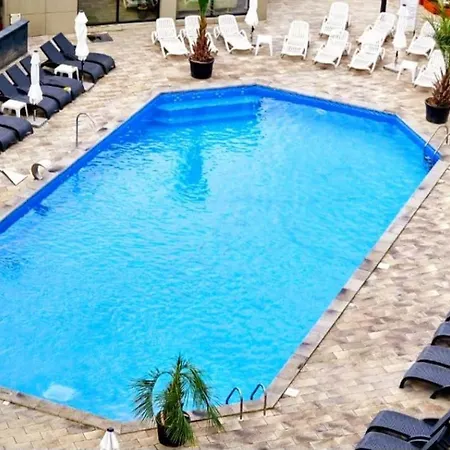 Gorgeous Pool & Navodari