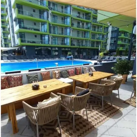 Gorgeous Pool & Navodari